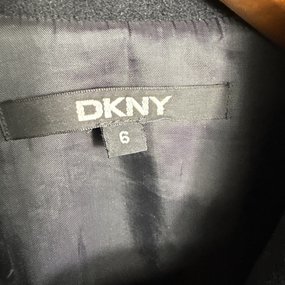 DKNY Long Black Wool Coat Size 6 Medium Tailored Fit Hidden Buttons Pockets - Picture 4 of 11